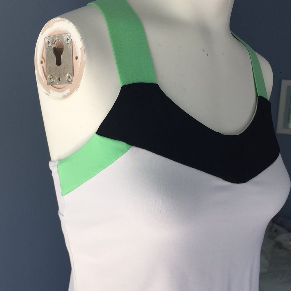 Alo yoga workout top w/ built-in shelf bra support